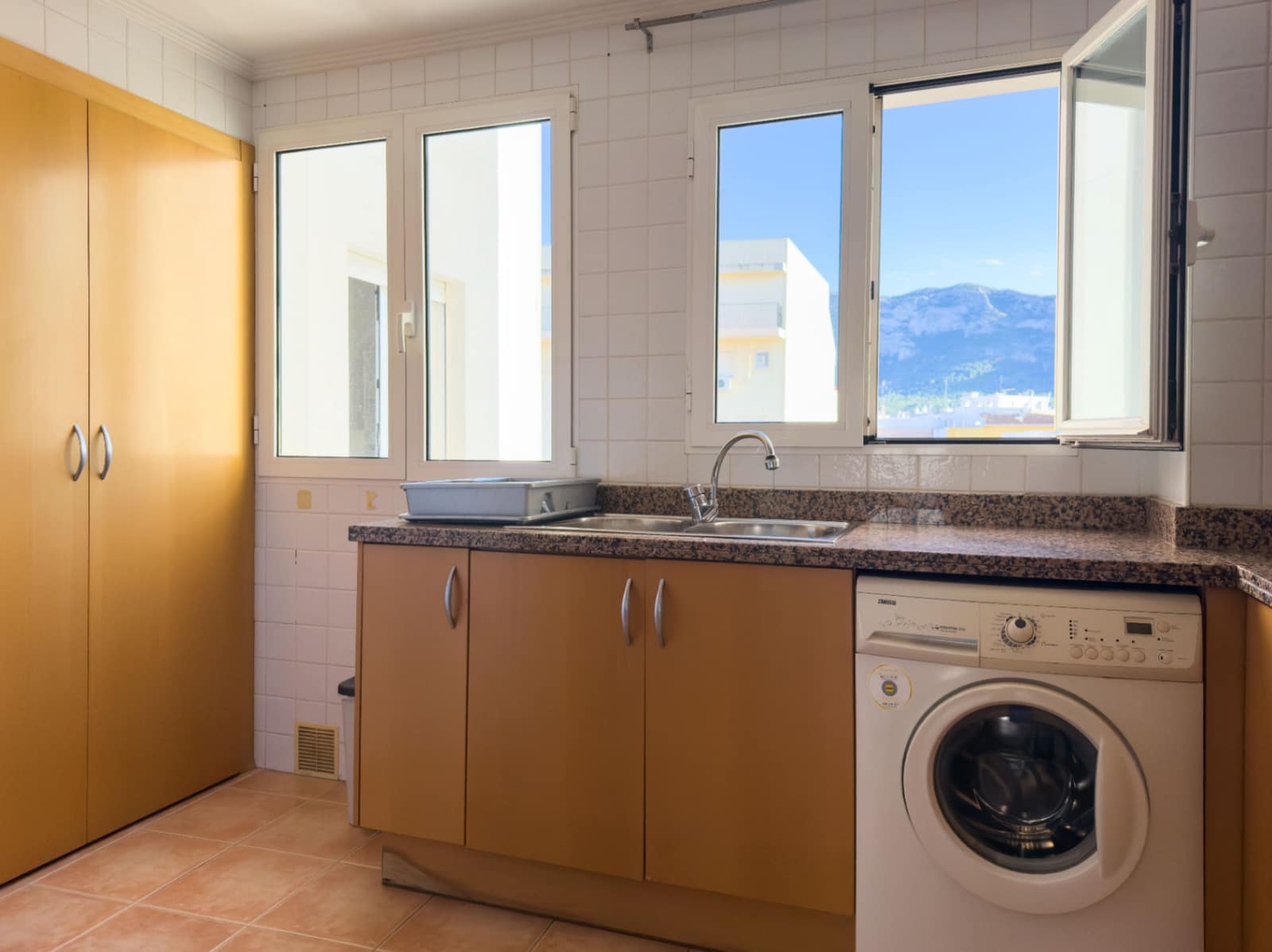 3 bedroom Flat for sale in Denia with garage - € 259,000 (Ref: 10167895)