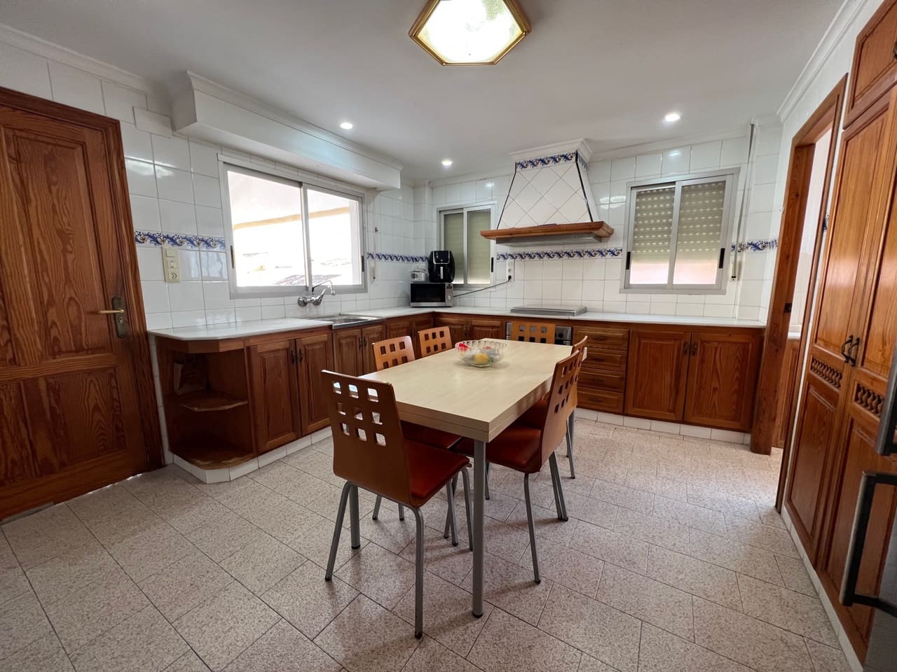 5 sypialnia Willa na sprzedaż w Oliva z garażem - 369 000 € (Ref: 7406672)