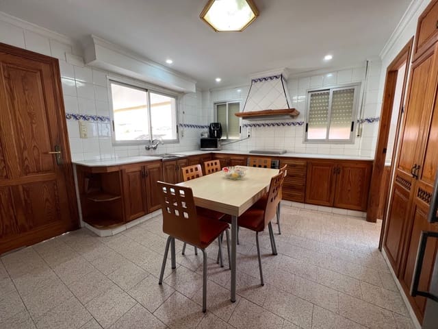 5 chambre Villa/Maison à vendre à Oliva avec garage - 369 000 € (Ref: 7406672)