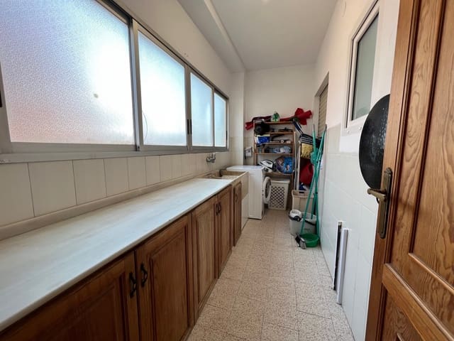 5 chambre Villa/Maison à vendre à Oliva avec garage - 369 000 € (Ref: 7406672)
