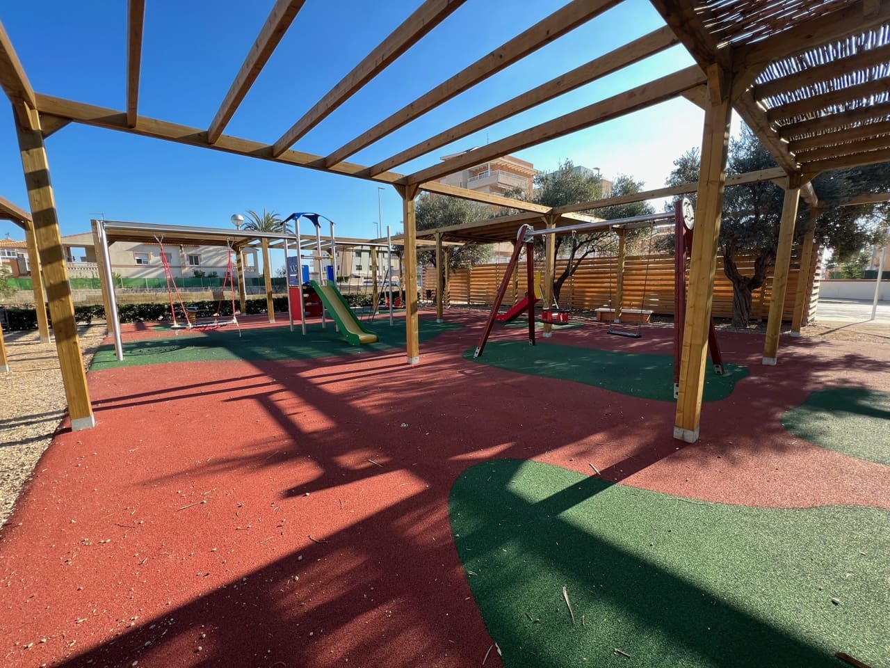 5 sypialnia Willa na sprzedaż w Oliva z garażem - 369 000 € (Ref: 7406672)