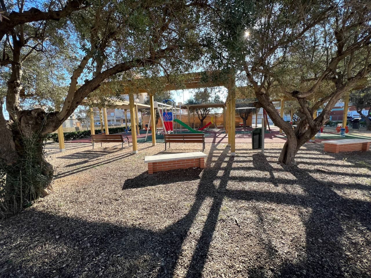 5 sypialnia Willa na sprzedaż w Oliva z garażem - 369 000 € (Ref: 7406672)