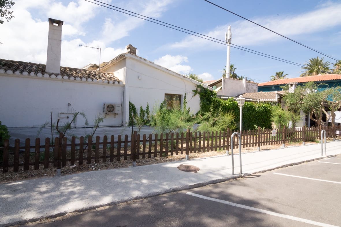 Local Commercial à vendre à Denia avec garage - 450 000 € (Ref: 7579336)