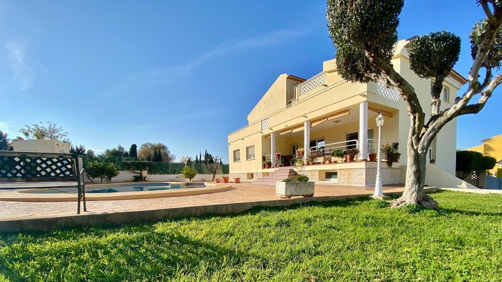 5 bedroom Villa for sale in Denia with pool garage - € 850,000 (Ref: 8098424)
