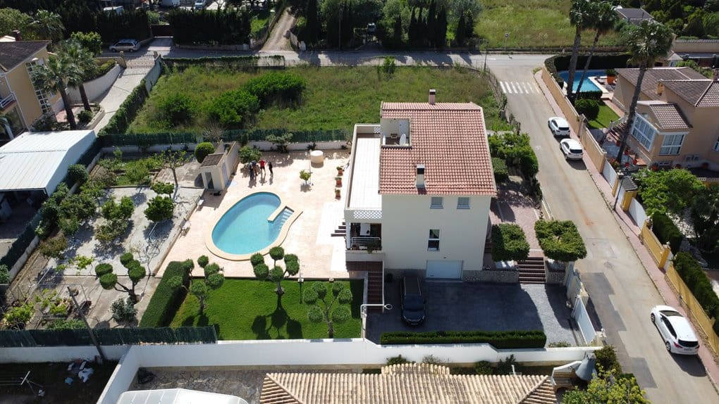 5 bedroom Villa for sale in Denia with pool garage - € 850,000 (Ref: 8098424)
