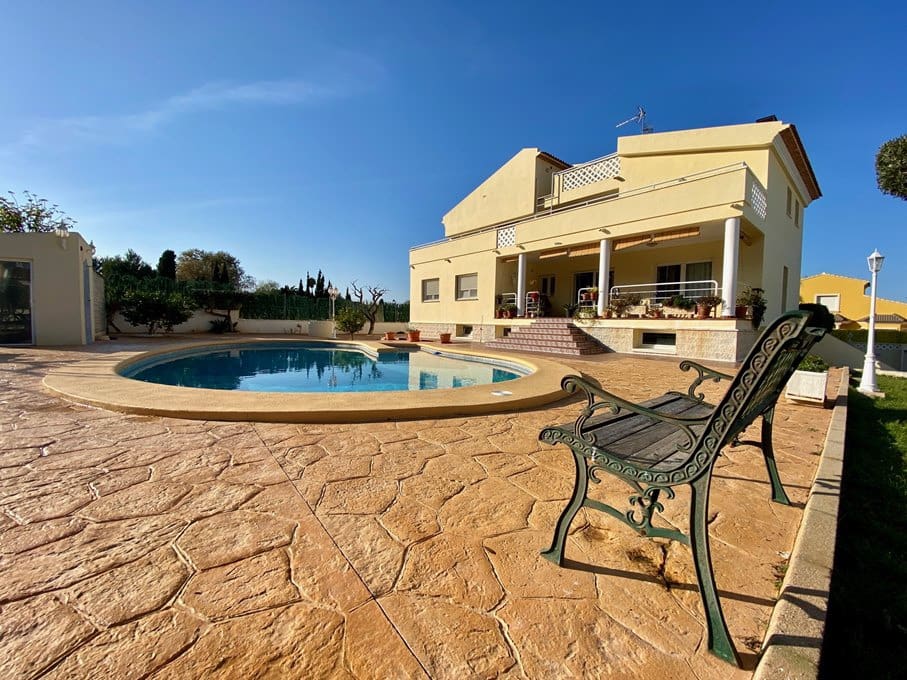 5 bedroom Villa for sale in Denia with pool garage - € 850,000 (Ref: 8098424)