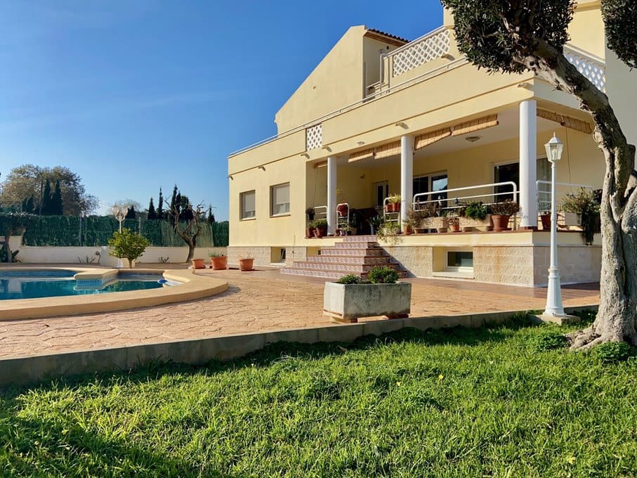 5 bedroom Villa for sale in Denia with pool garage - € 850,000 (Ref: 8098424)