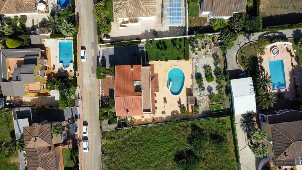 5 bedroom Villa for sale in Denia with pool garage - € 850,000 (Ref: 8098424)