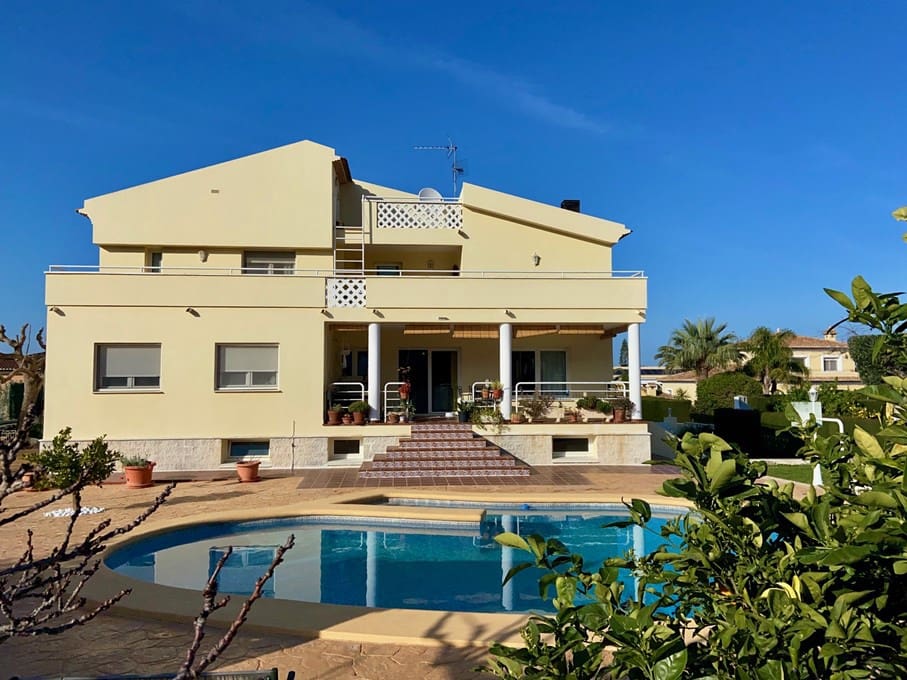 5 bedroom Villa for sale in Denia with pool garage - € 850,000 (Ref: 8098424)