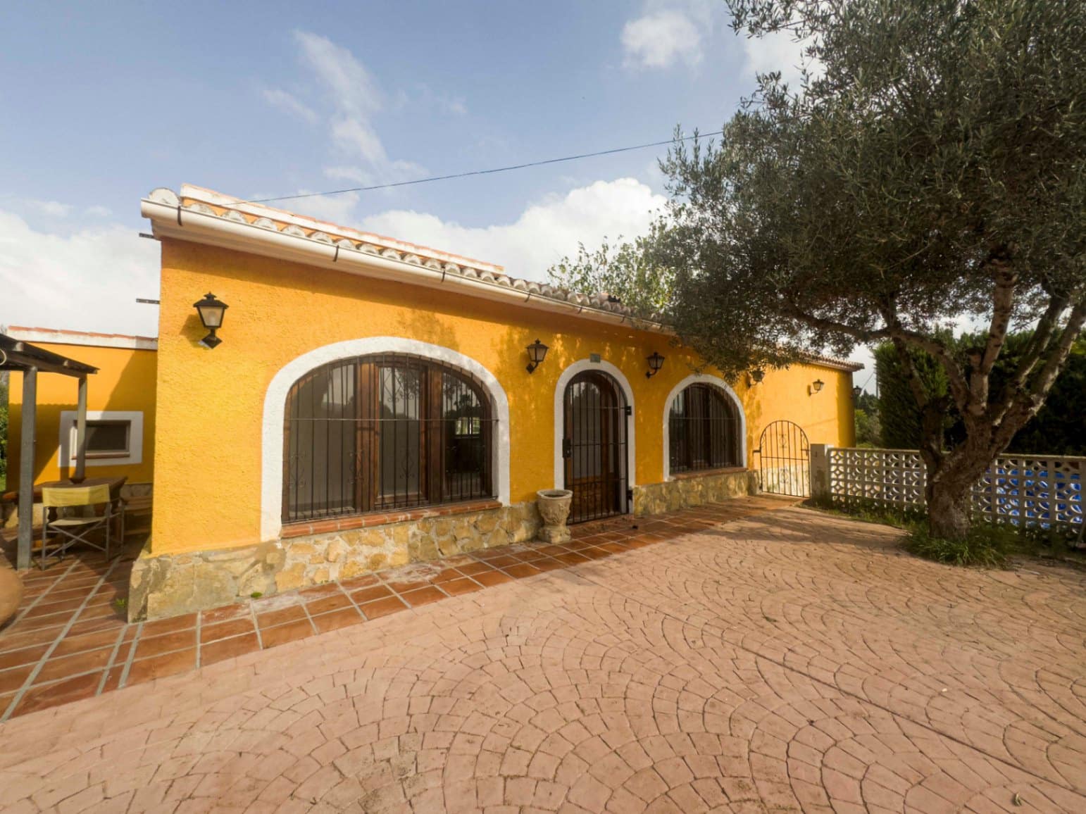 3 bedroom Villa for sale in Arenal with garage - € 520,000 (Ref: 8688610)