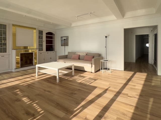 3 bedroom Apartment for sale in Playa Levante, Benidorm - € 599,000 (Ref: 8824325)