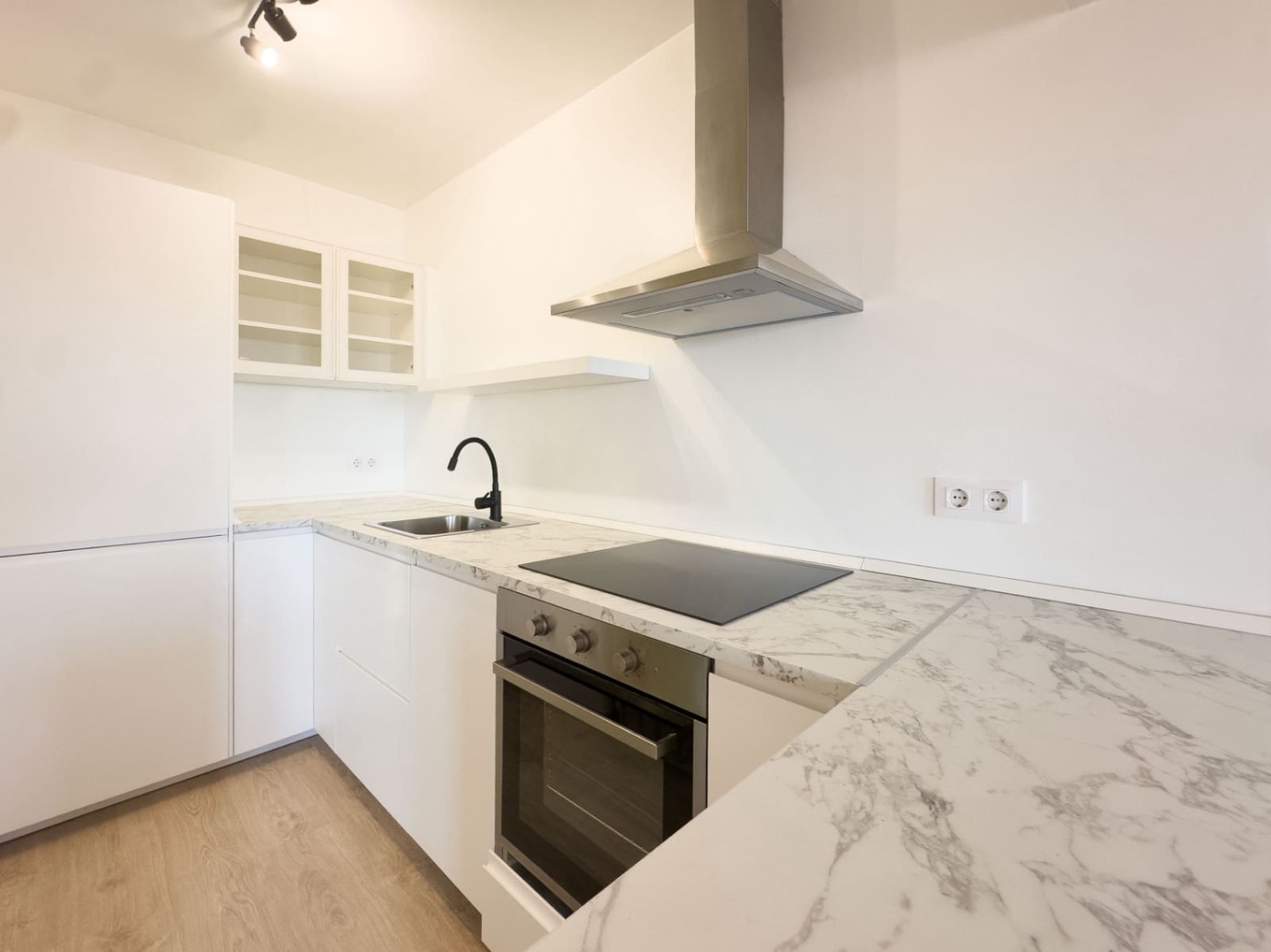 2 slaapkamer Flat te huur in Denia - € 1.300 (Ref: 9123623)