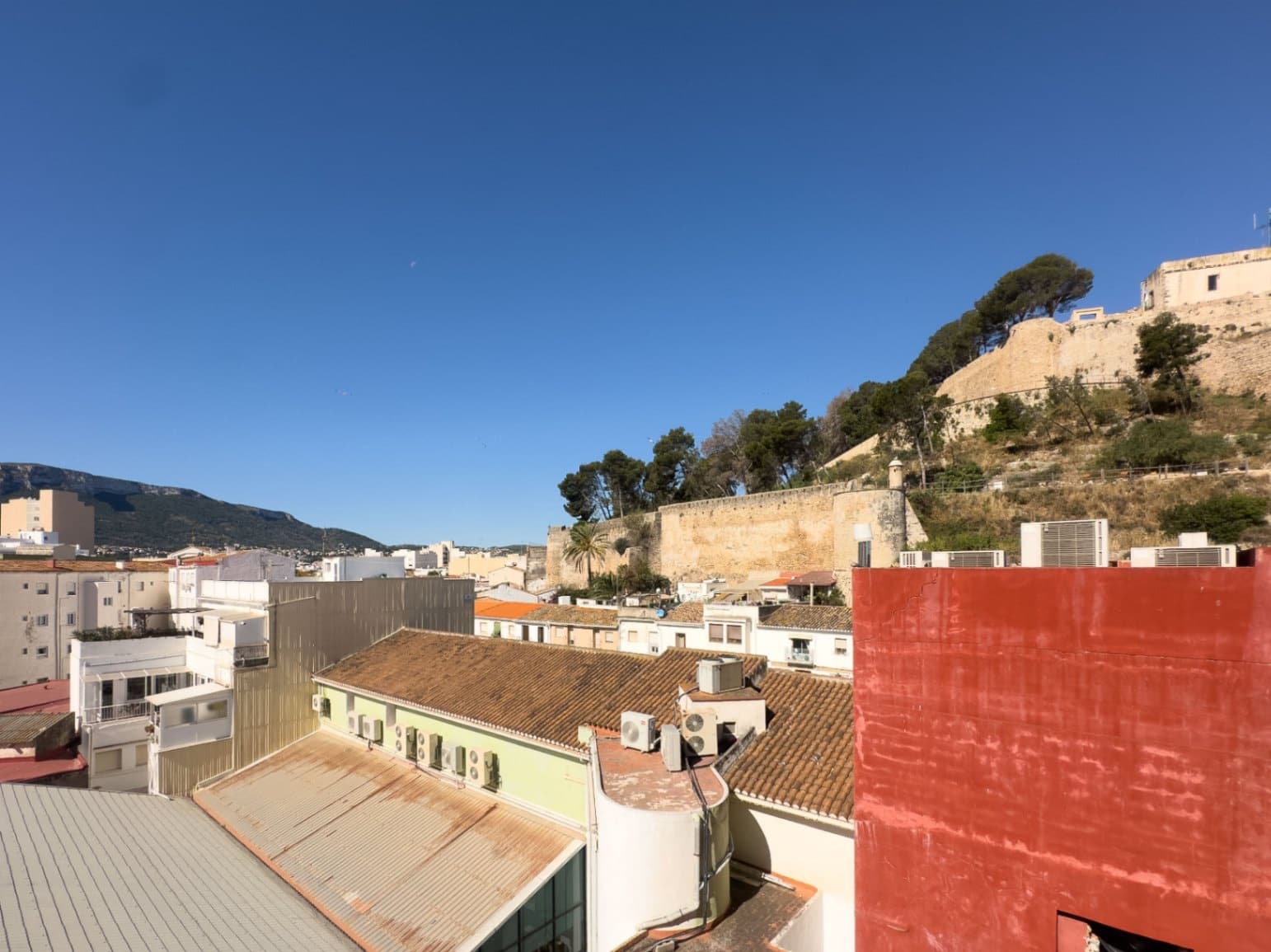 2 slaapkamer Flat te huur in Denia - € 1.300 (Ref: 9123623)