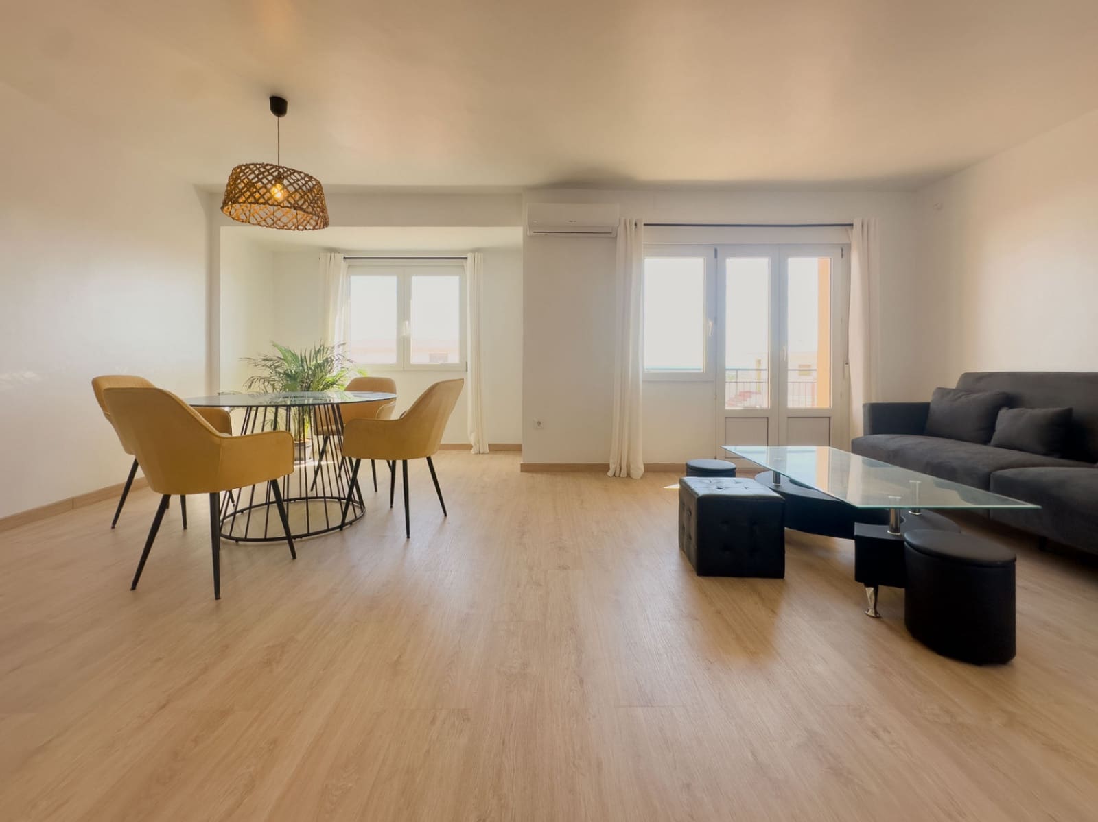 2 slaapkamer Flat te huur in Denia - € 1.300 (Ref: 9123623)