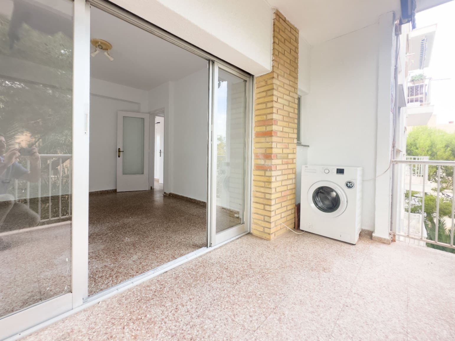 2 bedroom Flat for sale in Denia with garage - € 175,000 (Ref: 9340019)