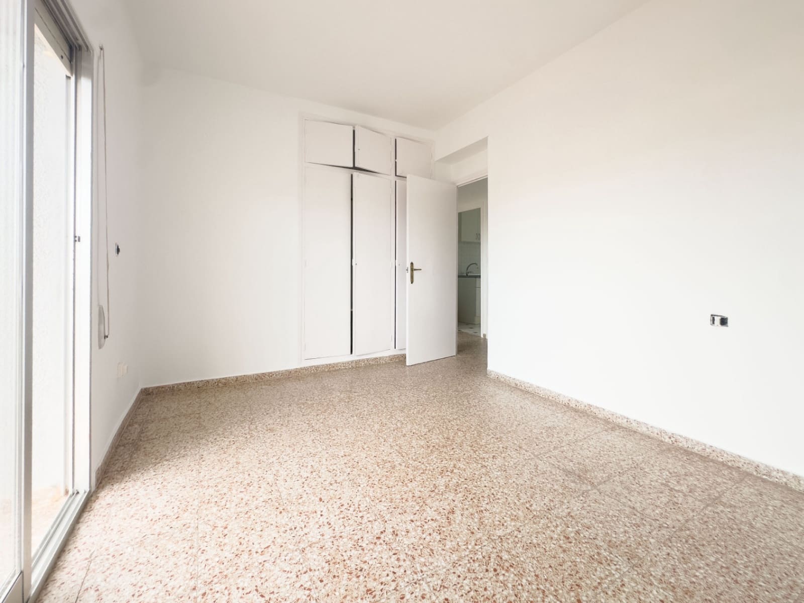 2 bedroom Flat for sale in Denia with garage - € 175,000 (Ref: 9340019)