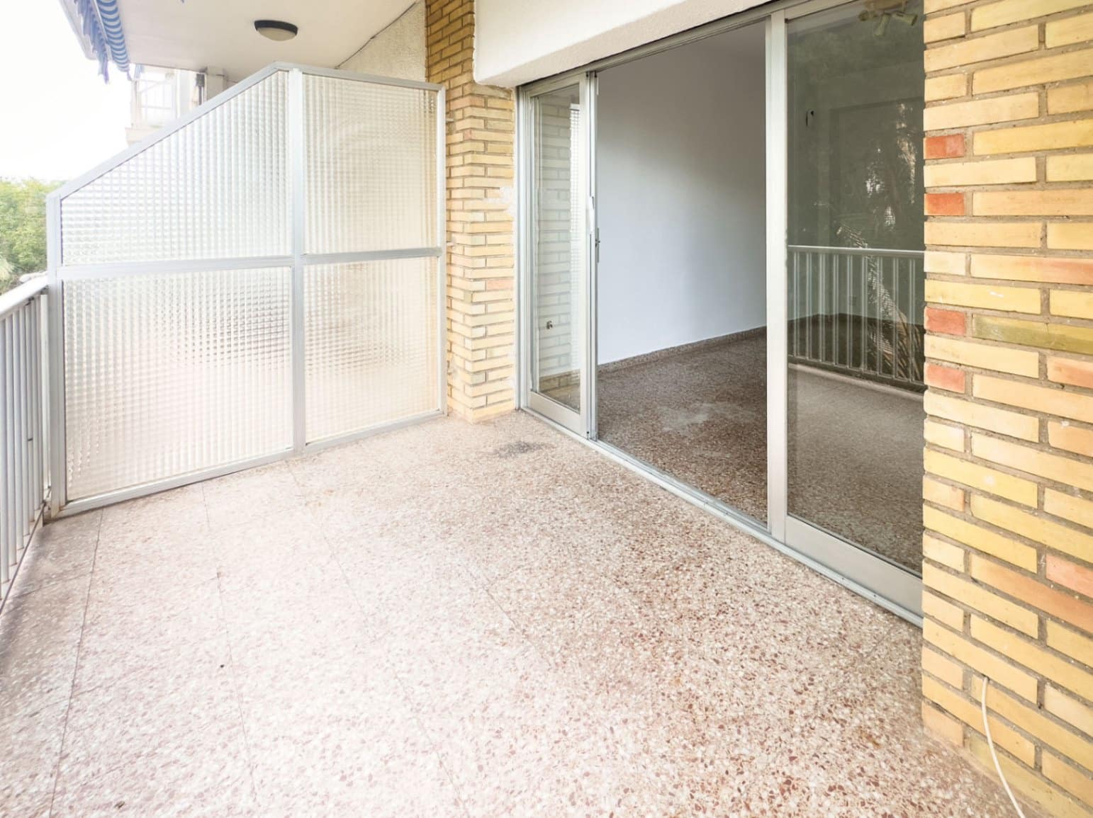 2 bedroom Flat for sale in Denia with garage - € 175,000 (Ref: 9340019)