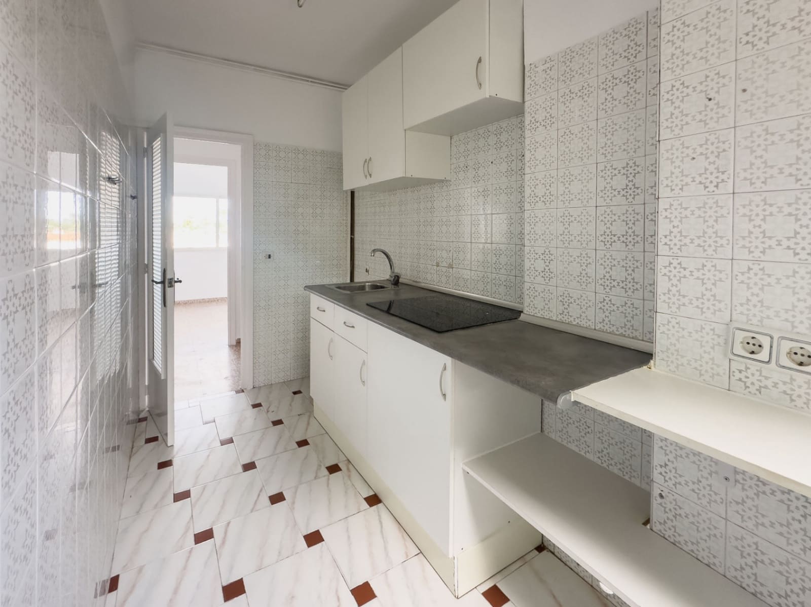 2 bedroom Flat for sale in Denia with garage - € 175,000 (Ref: 9340019)