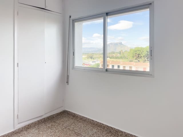 2 bedroom Flat for sale in Las Marinas / Les Marines, Dénia with garage - € 175,000 (Ref: 9340019)