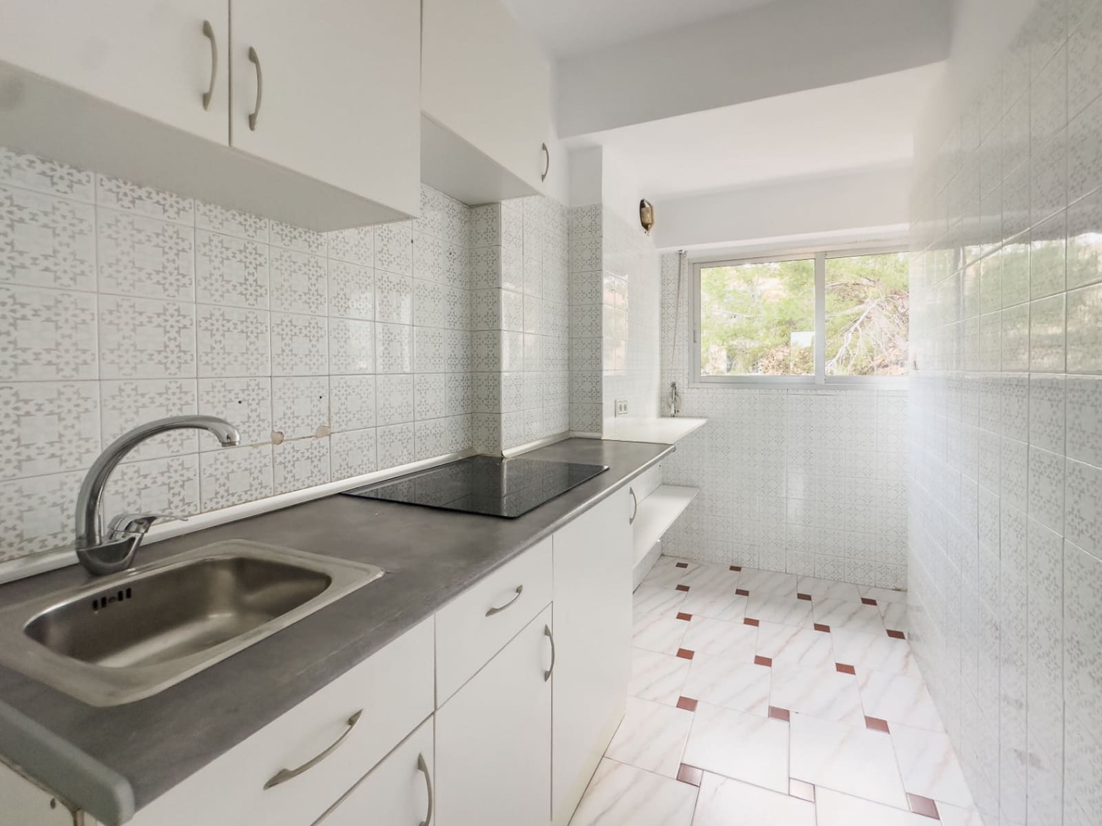 2 bedroom Flat for sale in Denia with garage - € 175,000 (Ref: 9340019)