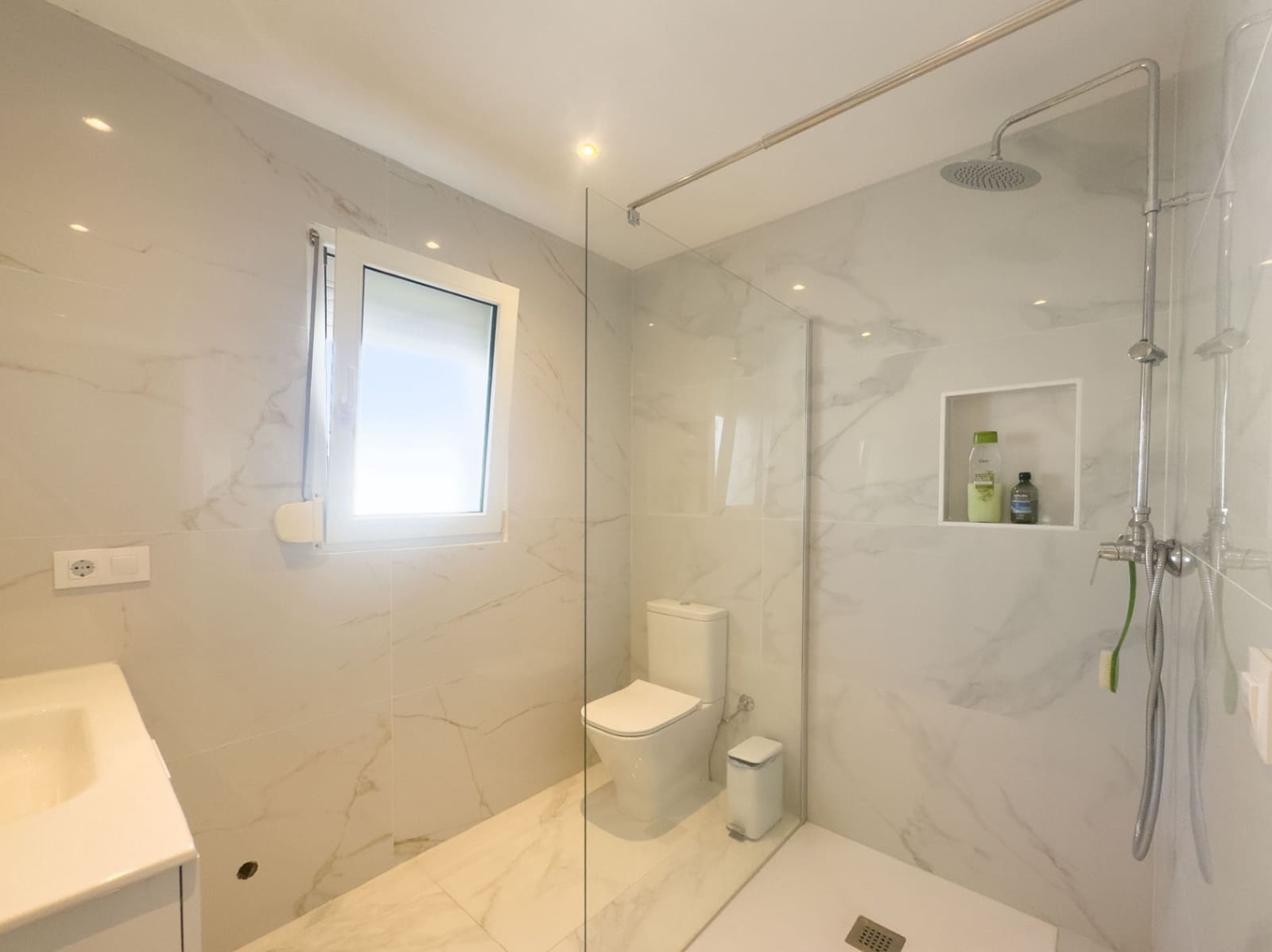 5 sypialnia Willa na sprzedaż w Denia z basenem garażem - 850 000 € (Ref: 9363291)