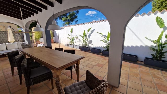 Chalet de 5 habitaciones en Calpe / Calp en venta con piscina garaje - 749.000 € (Ref: 9625989)