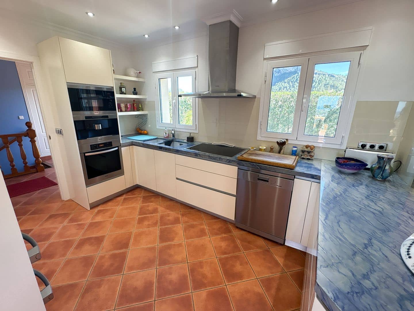 5 bedroom Villa for sale in Denia with pool garage - € 1,375,000 (Ref: 9636152)