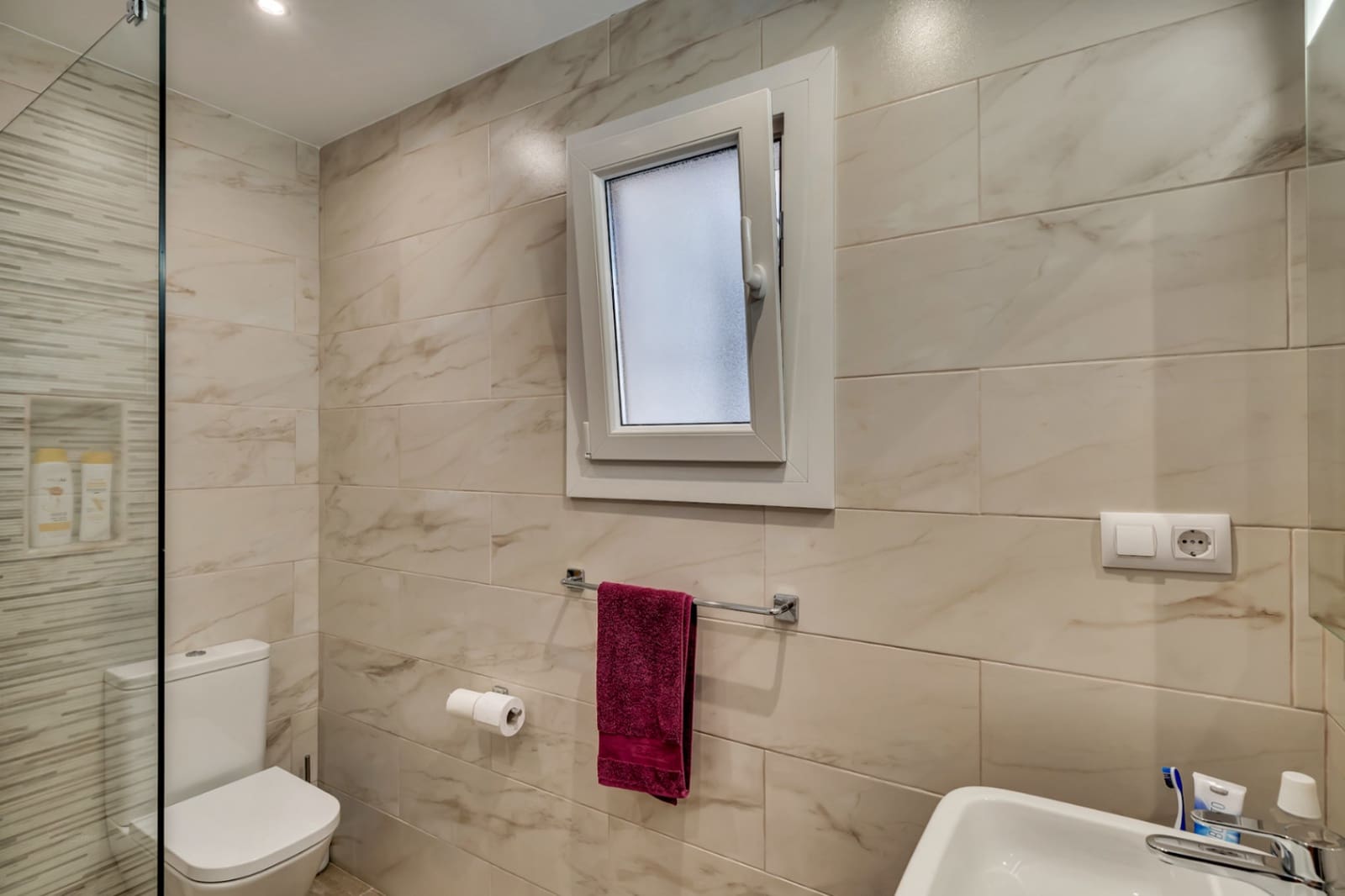 3 makuuhuone Huvila myytävänä paikassa Benissa mukana uima-altaan 
autotalli - 690 000 € (Ref: 9770868)