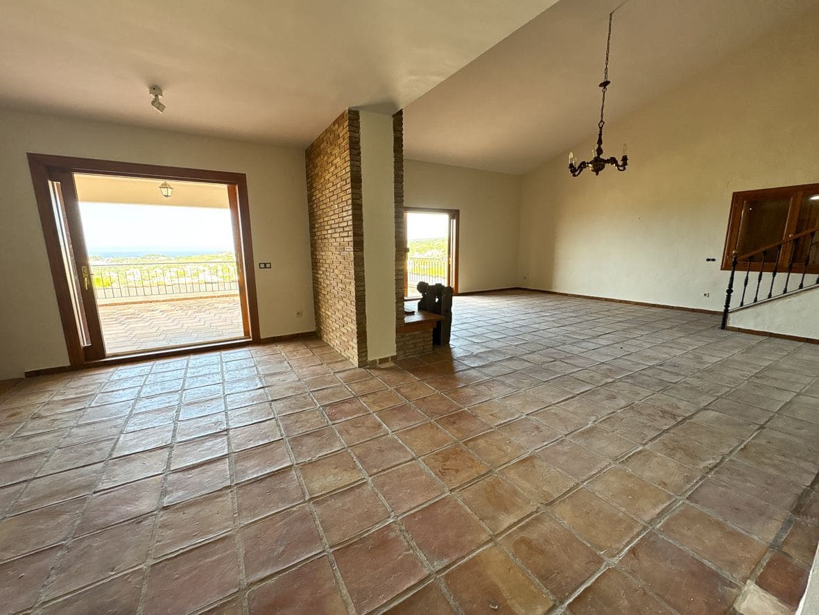 4 bedroom Villa for sale in Denia with pool garage - € 1,150,000 (Ref: 9867908)