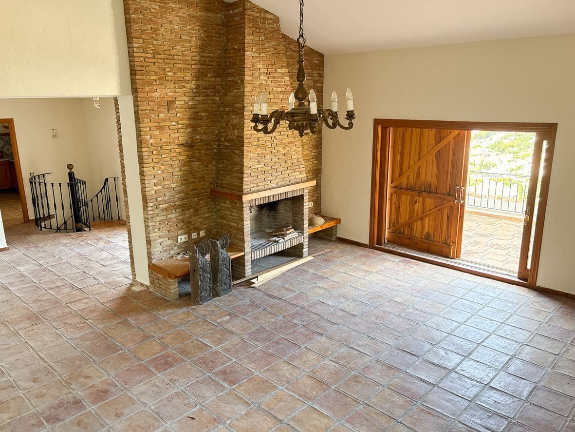 4 bedroom Villa for sale in Denia with pool garage - € 1,150,000 (Ref: 9867908)