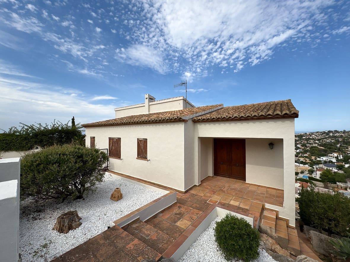 4 bedroom Villa for sale in Denia with pool garage - € 1,150,000 (Ref: 9867908)