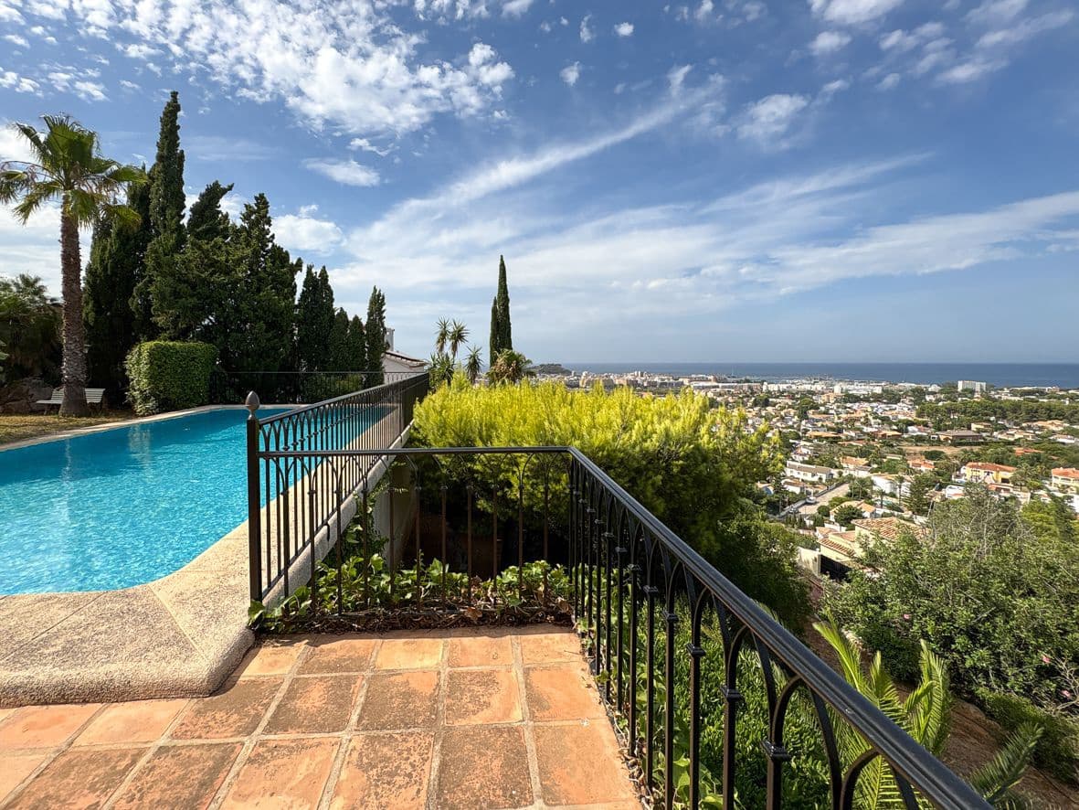 4 bedroom Villa for sale in Denia with pool garage - € 1,150,000 (Ref: 9867908)