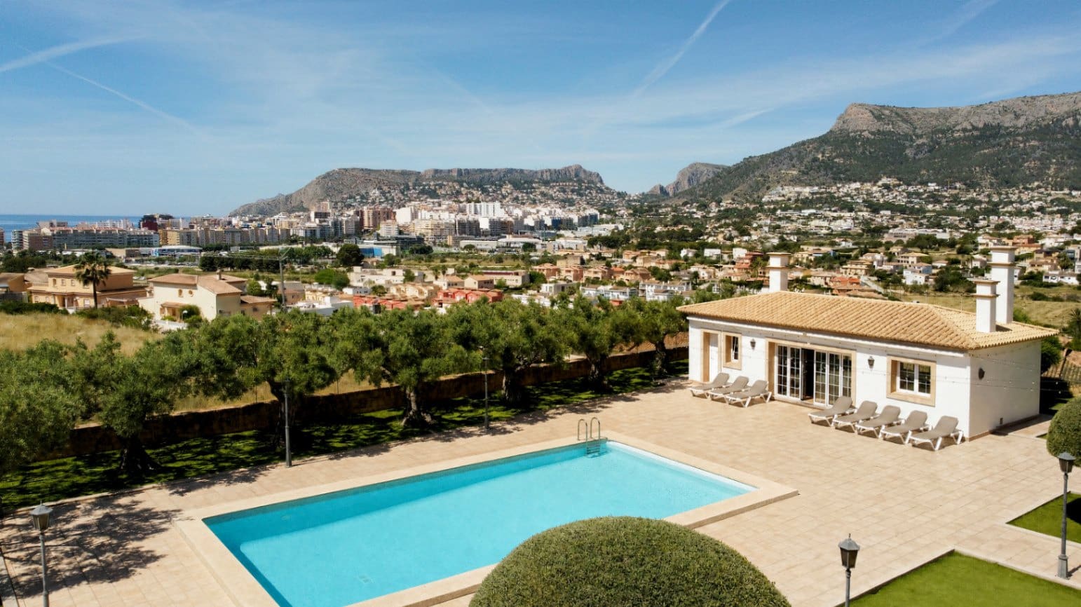 5 bedroom Villa for sale in Calpe / Calp with pool garage - € 3,150,000 (Ref: 9877013)