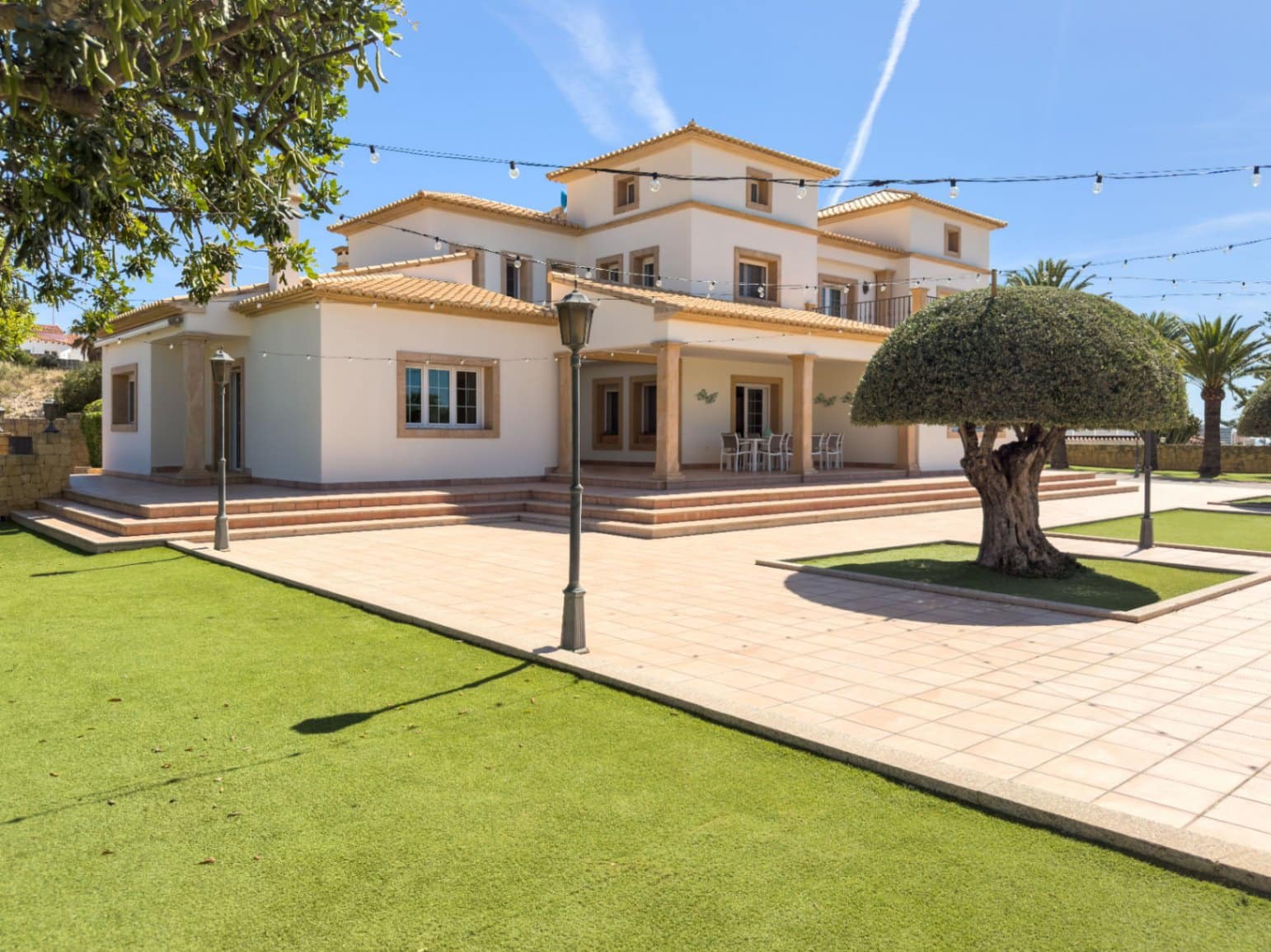 5 bedroom Villa for sale in Calpe / Calp with pool garage - € 3,150,000 (Ref: 9877013)