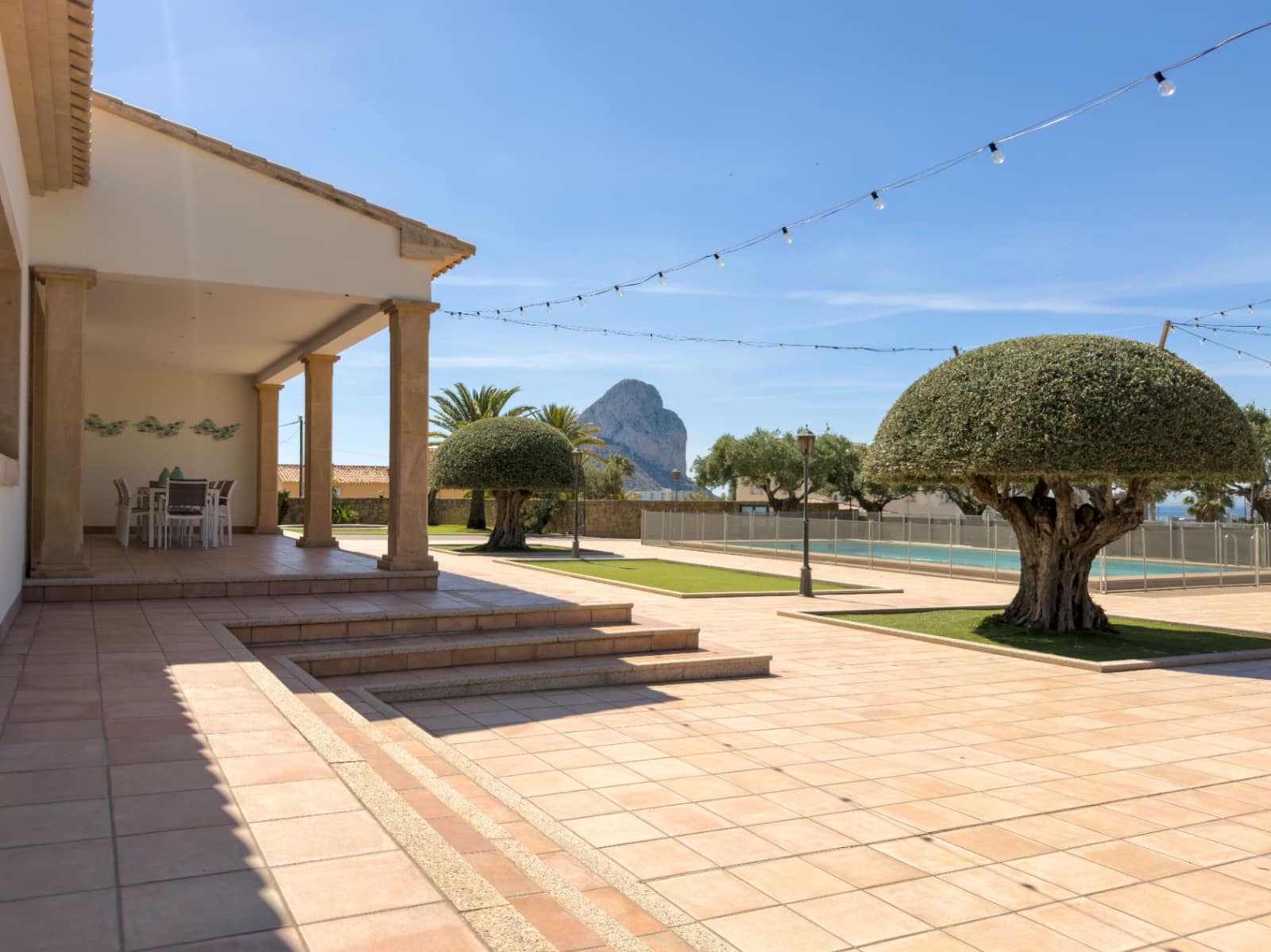 5 bedroom Villa for sale in Calpe / Calp with pool garage - € 3,150,000 (Ref: 9877013)