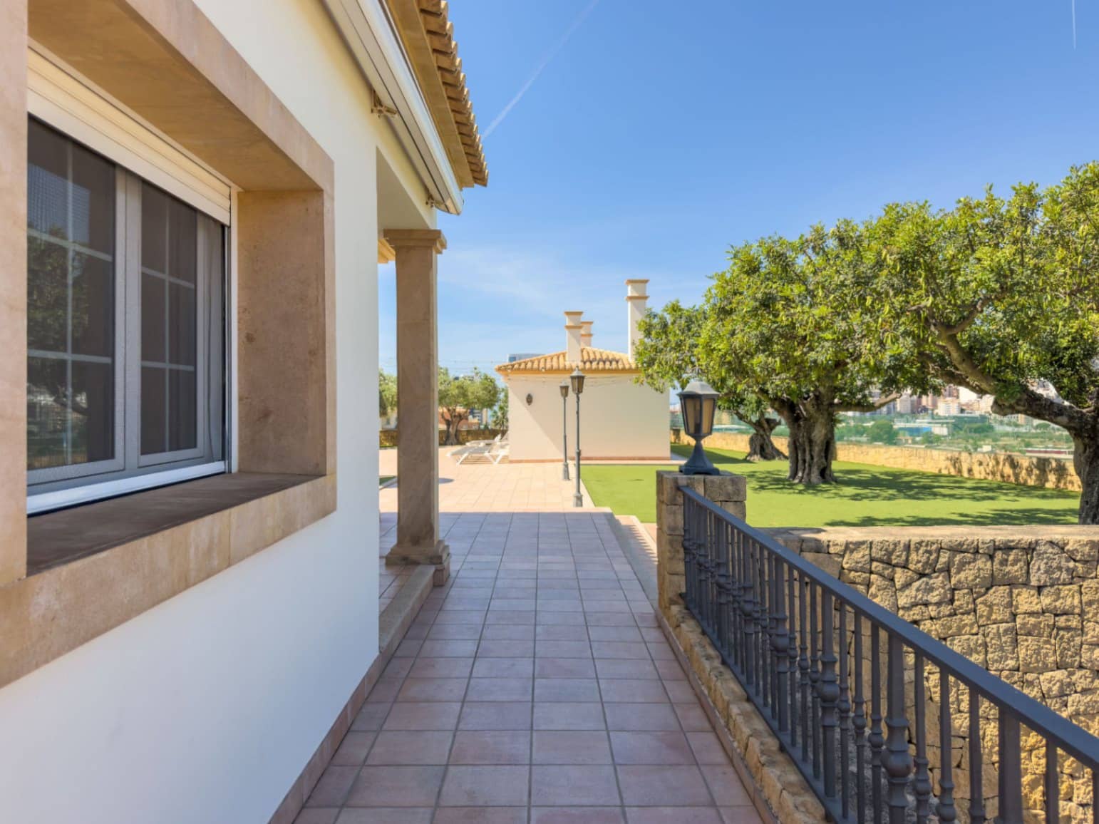 5 bedroom Villa for sale in Calpe / Calp with pool garage - € 3,150,000 (Ref: 9877013)