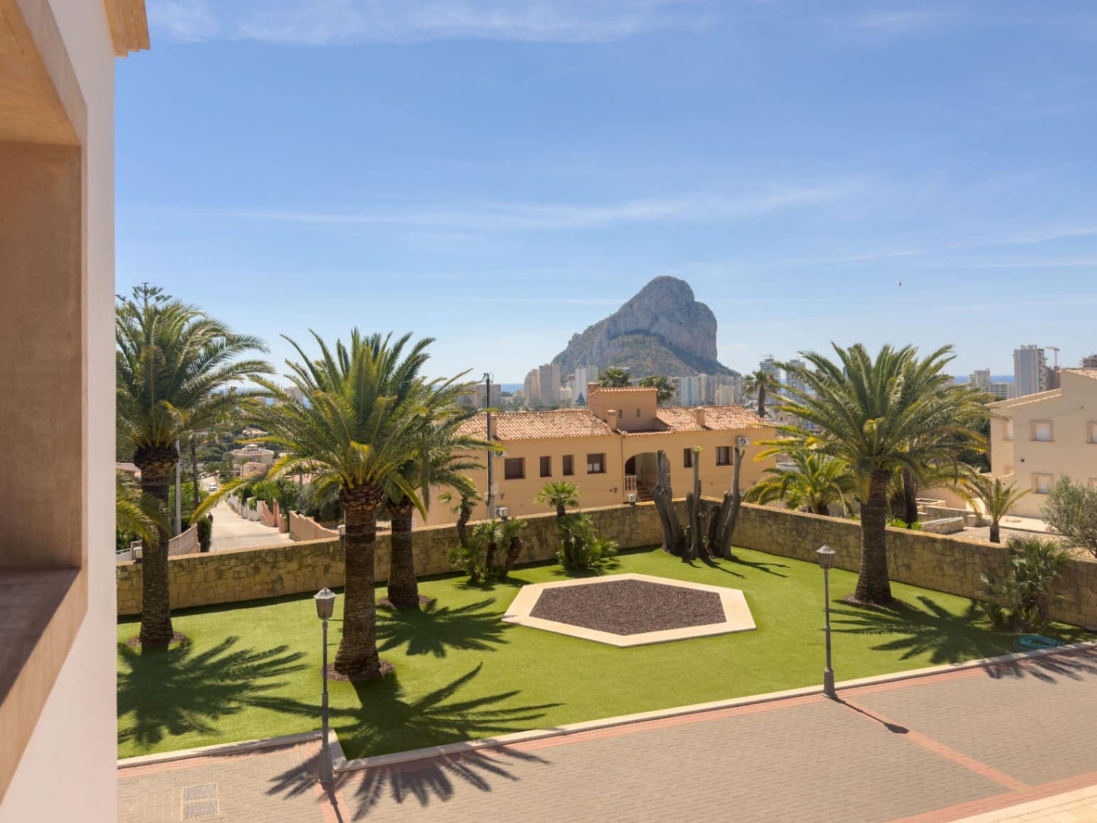 5 bedroom Villa for sale in Calpe / Calp with pool garage - € 3,150,000 (Ref: 9877013)