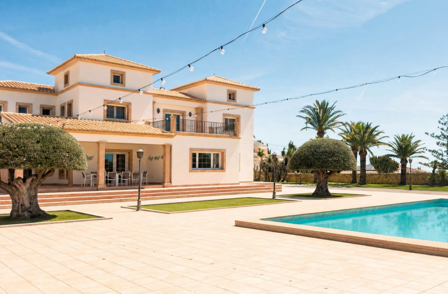 5 bedroom Villa for sale in Calpe / Calp with pool garage - € 3,150,000 (Ref: 9877013)