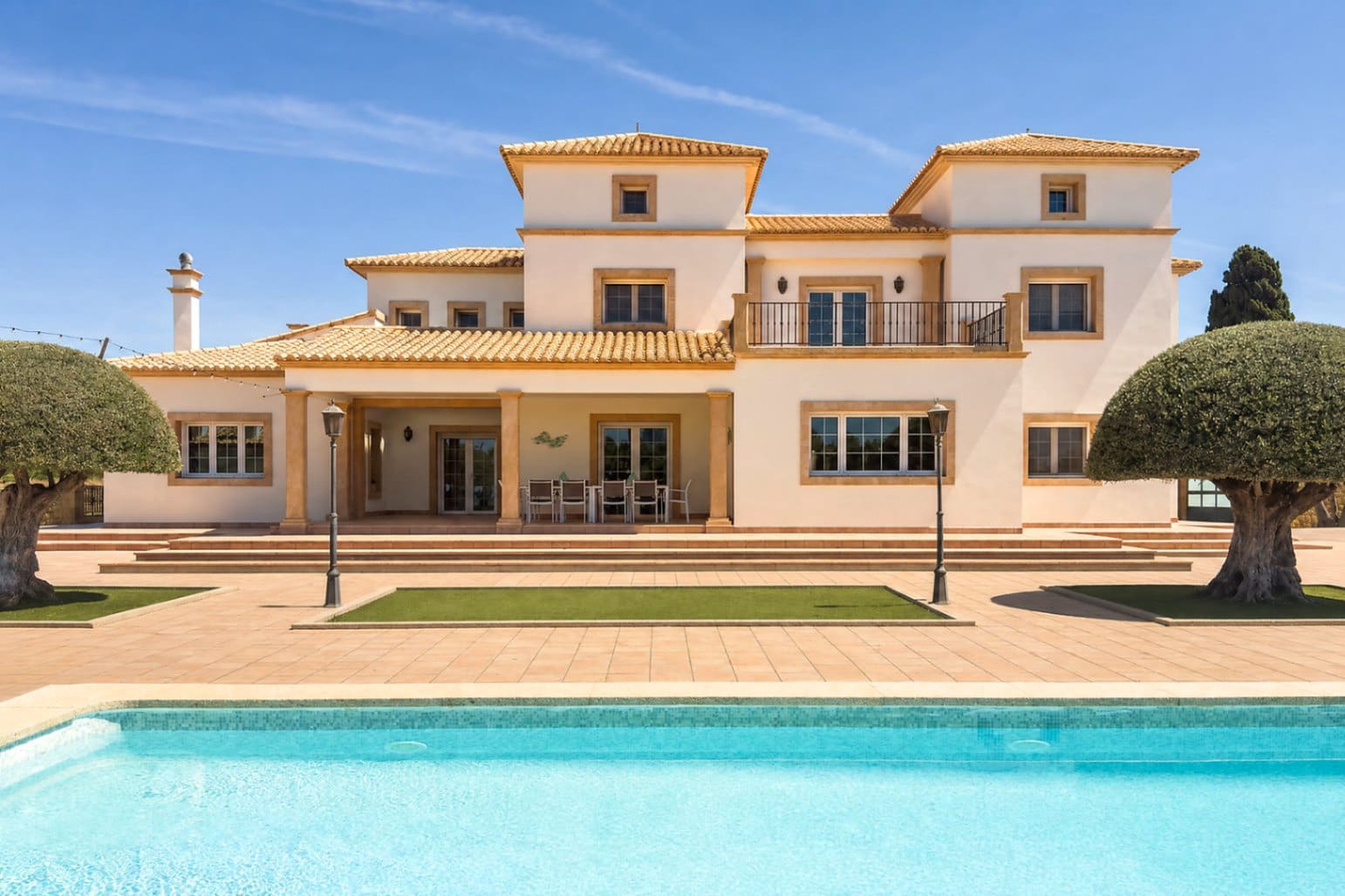 5 bedroom Villa for sale in Calpe / Calp with pool garage - € 3,150,000 (Ref: 9877013)