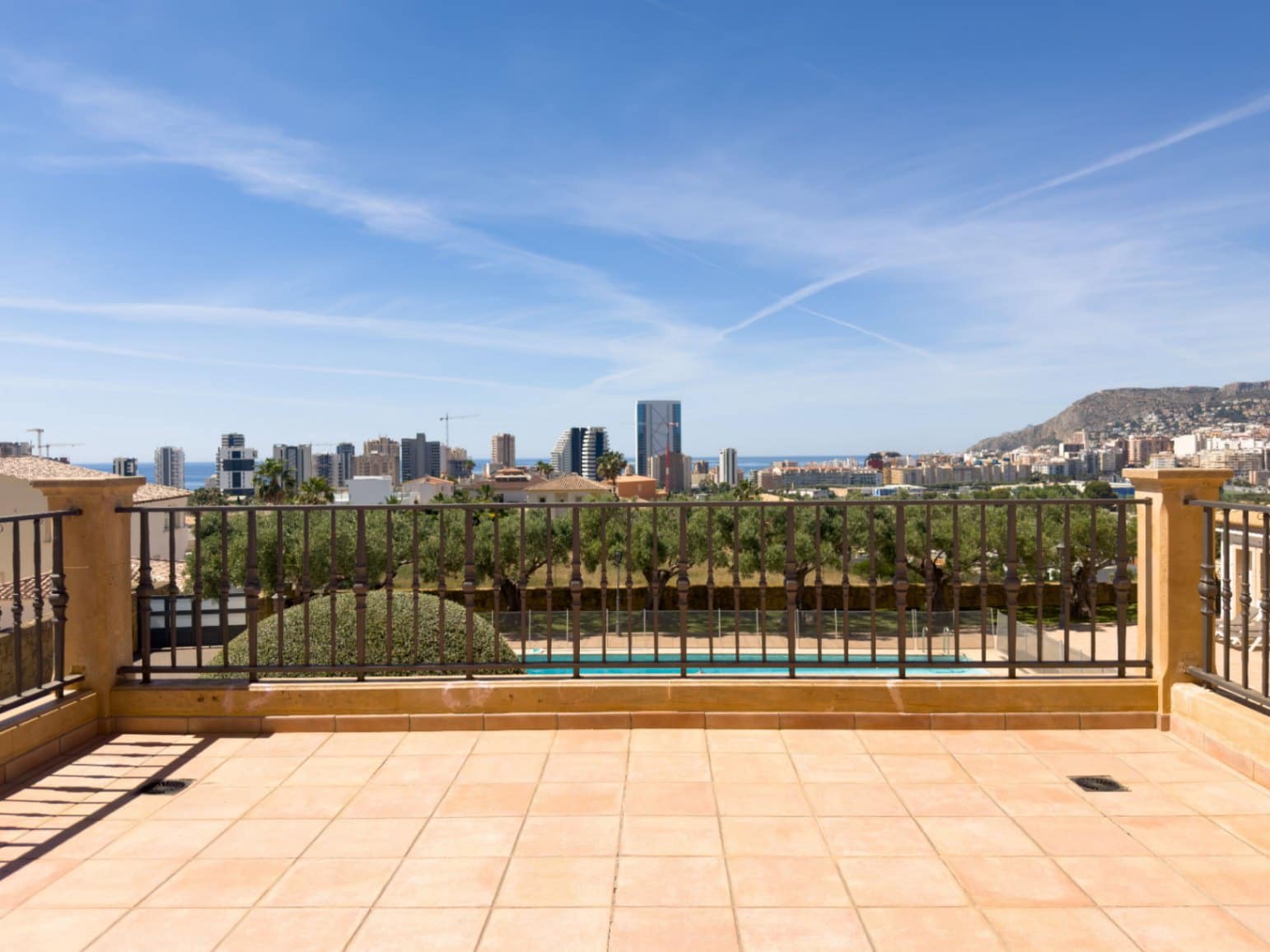 5 bedroom Villa for sale in Calpe / Calp with pool garage - € 3,150,000 (Ref: 9877013)