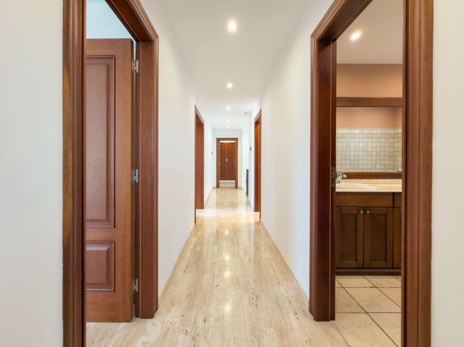 5 bedroom Villa for sale in Calpe / Calp with pool garage - € 3,150,000 (Ref: 9877013)