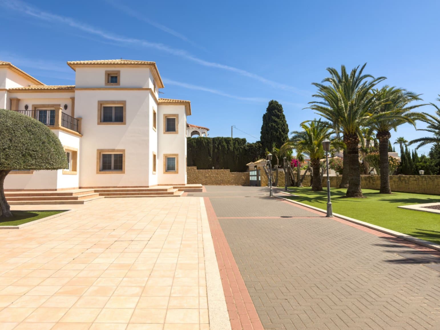 5 bedroom Villa for sale in Calpe / Calp with pool garage - € 3,150,000 (Ref: 9877013)