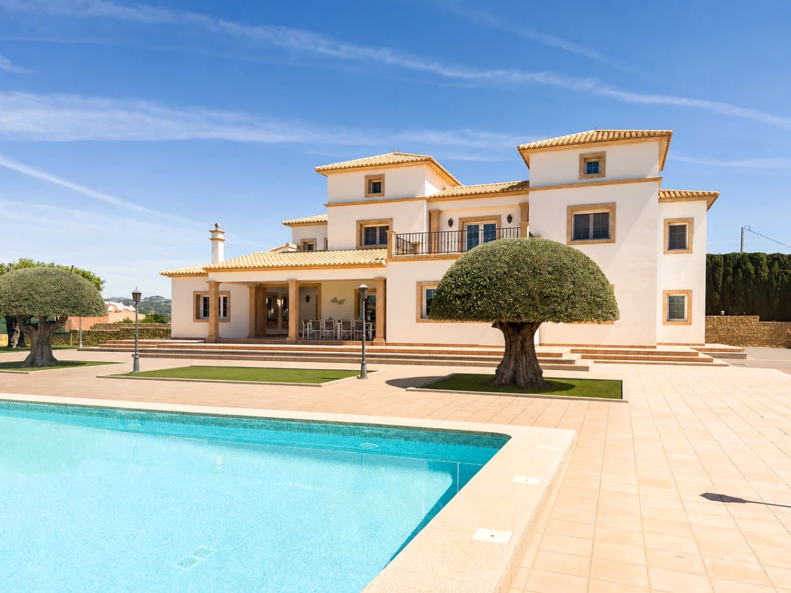 5 bedroom Villa for sale in Calpe / Calp with pool garage - € 3,150,000 (Ref: 9877013)
