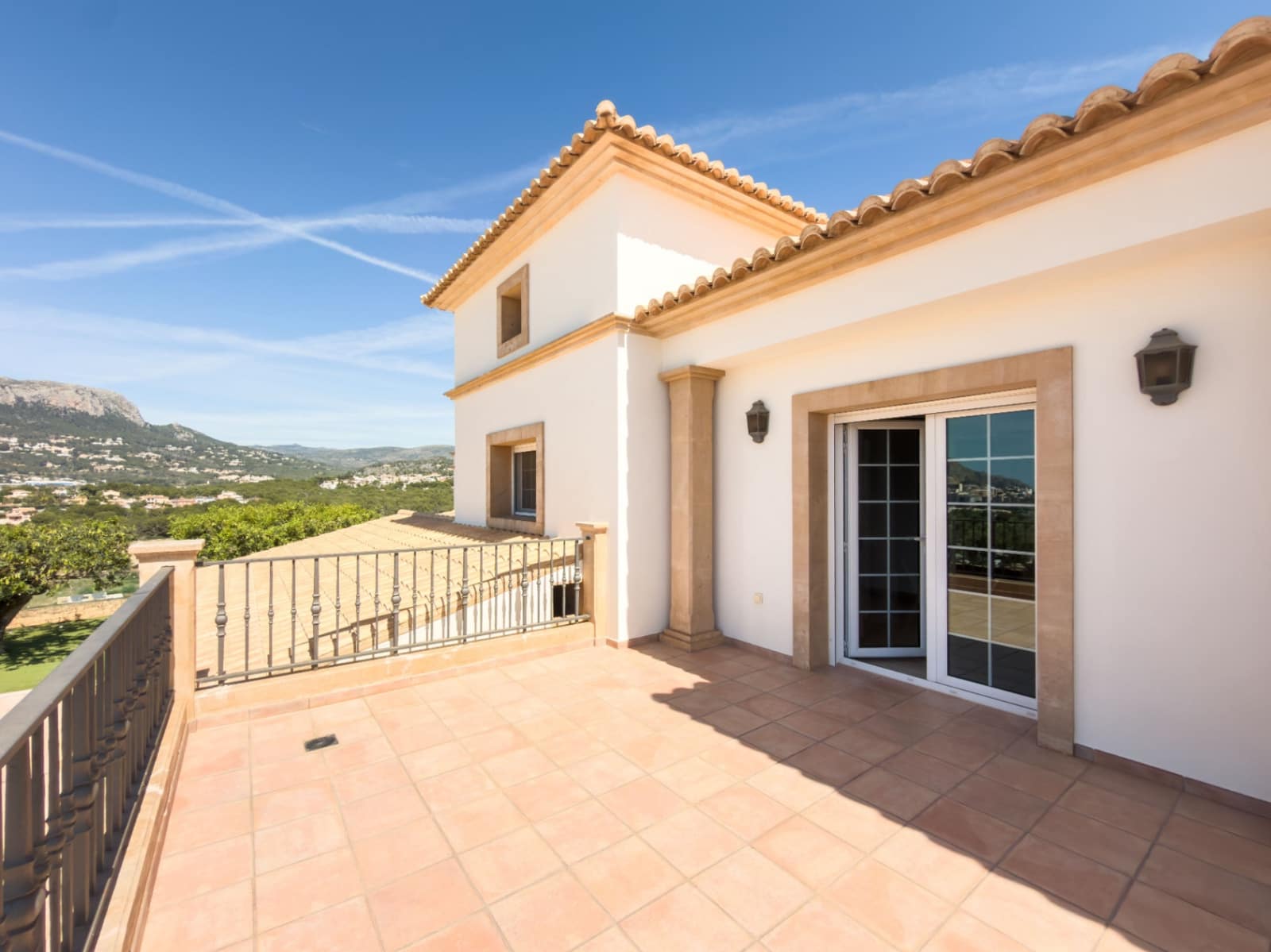 5 bedroom Villa for sale in Calpe / Calp with pool garage - € 3,150,000 (Ref: 9877013)