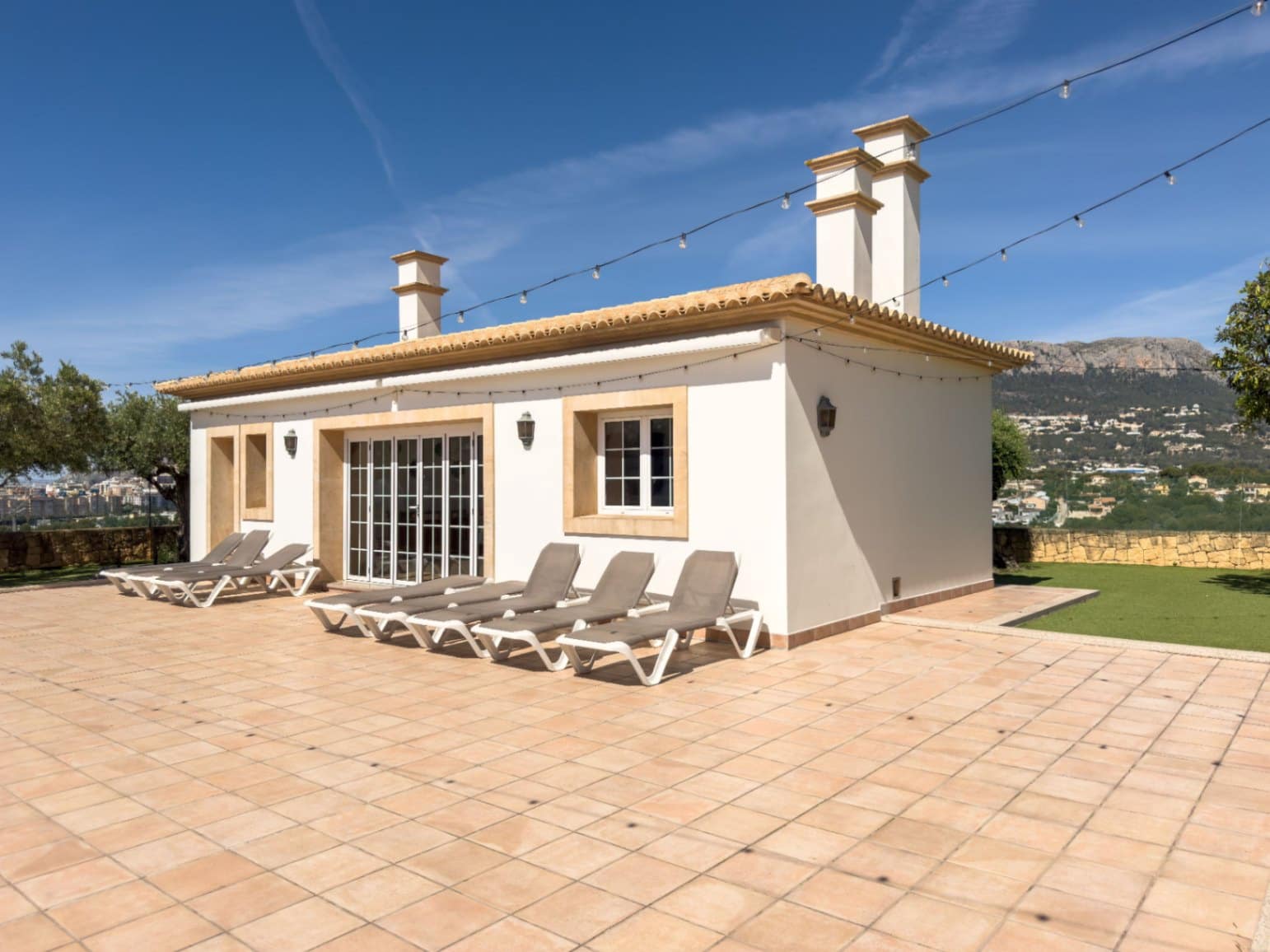 5 bedroom Villa for sale in Calpe / Calp with pool garage - € 3,150,000 (Ref: 9877013)