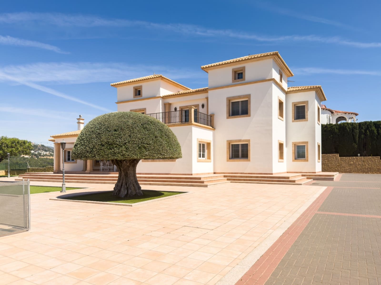 5 bedroom Villa for sale in Calpe / Calp with pool garage - € 3,150,000 (Ref: 9877013)