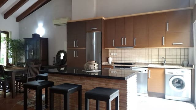 4 makuuhuone Omakotitalo myytävänä paikassa Centro Urbano, Dénia - 456 000 € (Ref: 9935342)