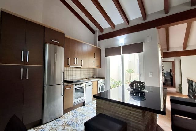 4 makuuhuone Omakotitalo myytävänä paikassa Centro Urbano, Dénia - 456 000 € (Ref: 9935342)