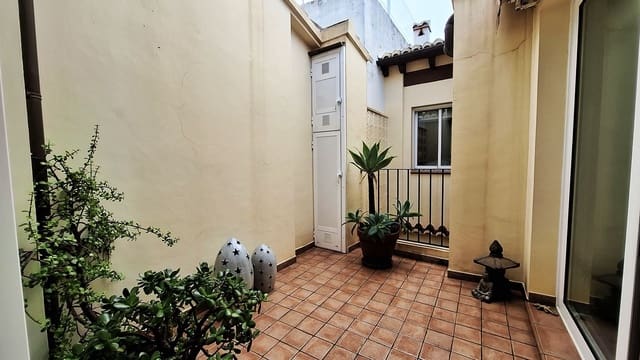 4 makuuhuone Omakotitalo myytävänä paikassa Centro Urbano, Dénia - 456 000 € (Ref: 9935342)