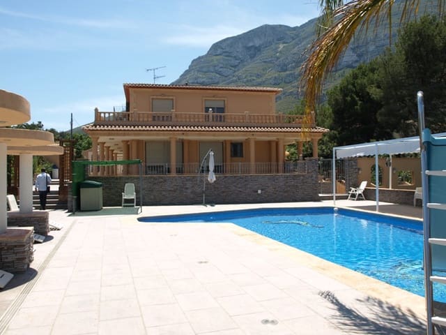 Villa for sale in Dénia - € 899,000 (Ref: 9935346)
